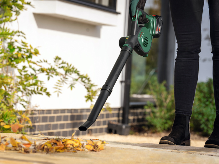 Bosch UniversalLeafBlower 18V-130 løvblåser 2,5 Ah